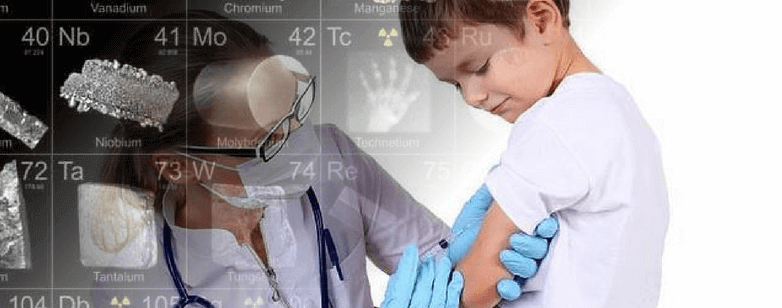 Autismo y vacunas: imagen de un niño recibiendo vacunas