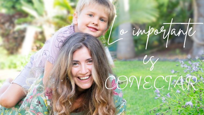 Frases sobre el autismo, imagen de madre feliz con su hijo Frases sobre el autismo, imagen de madre feliz con su hijo