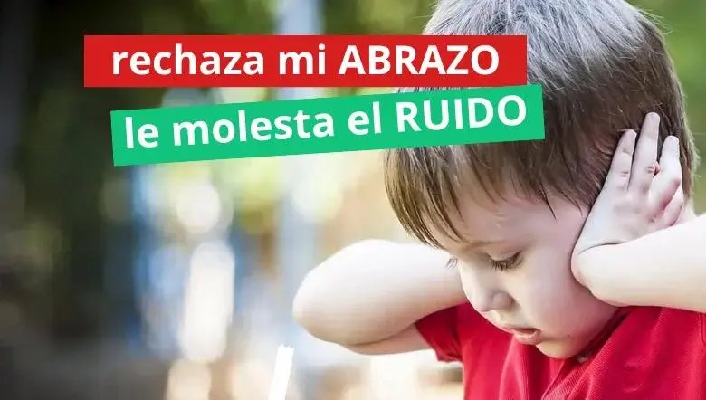 ¿Qué es la Integración Sensorial? 3 Errores que Cometemos en Casa (Y como Evitarlos) Integración sensorial autismo, niño tapandose las orejas con las manos (1)